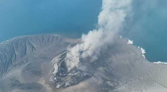 Flight Capacity Disruptions following Eruption of Mount Anak Krakatau in Indonesia